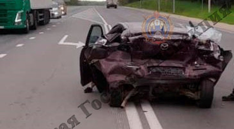 В Туле из-за столкновения грузовика и Mazda два человека попали в больницу