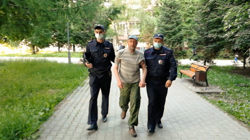 В сквере «Героям Тульского рабочего полка» полицейские составили 8 административных протоколов