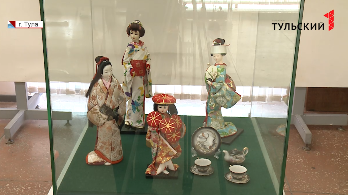 От японских нарядов до орехоколов: в Туле открылась выставка кукол