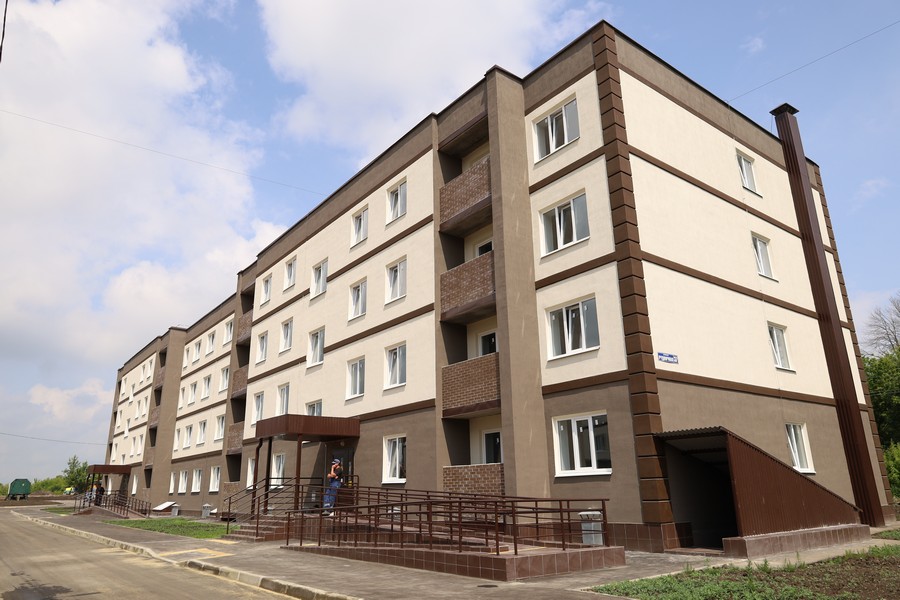 В Новомосковске 60 жителей аварийных домов получили ключи от новых квартир