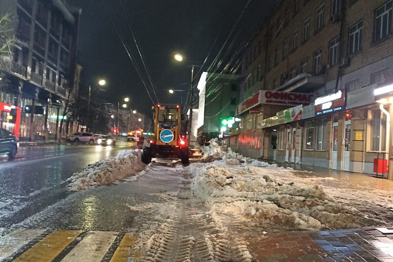 22 февраля более 300 рабочих и 160 единиц техники убирают улицы Тулы от снега