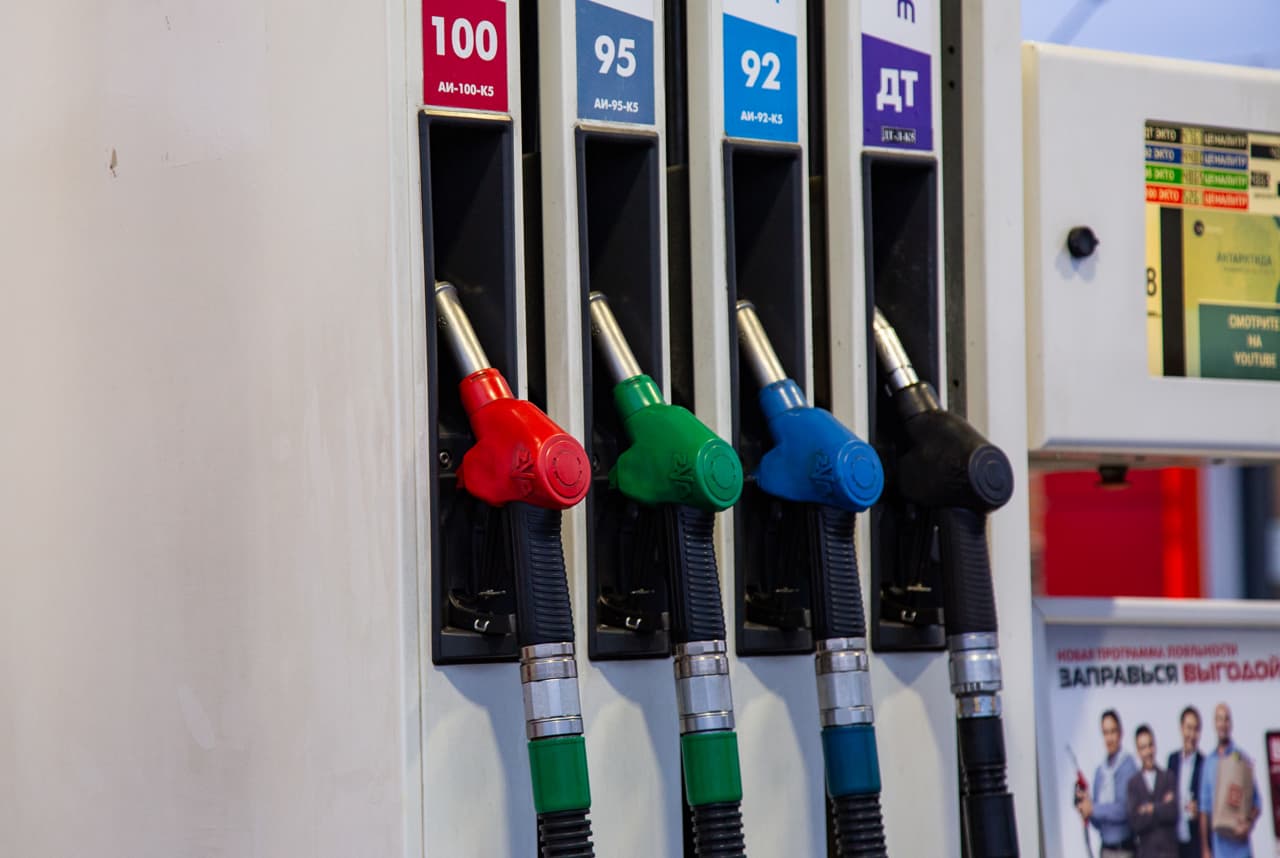 В России начали падать цены на бензин