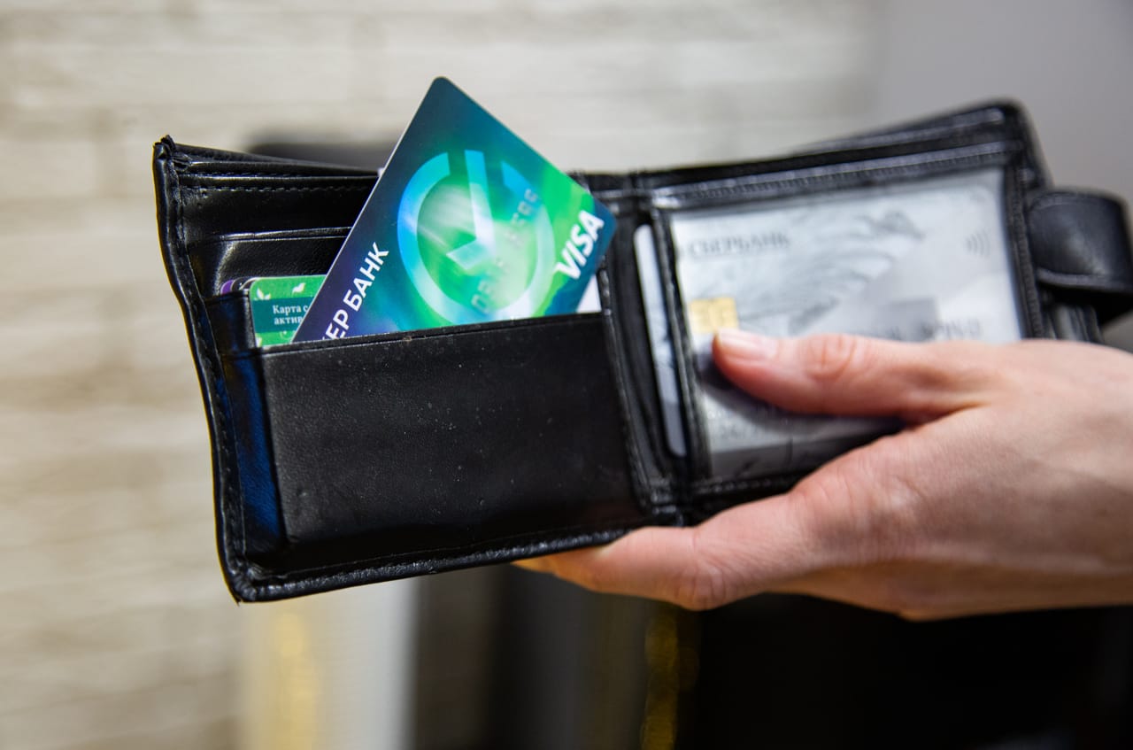 Житель Киреевского района украл деньги с найденной им банковской карты