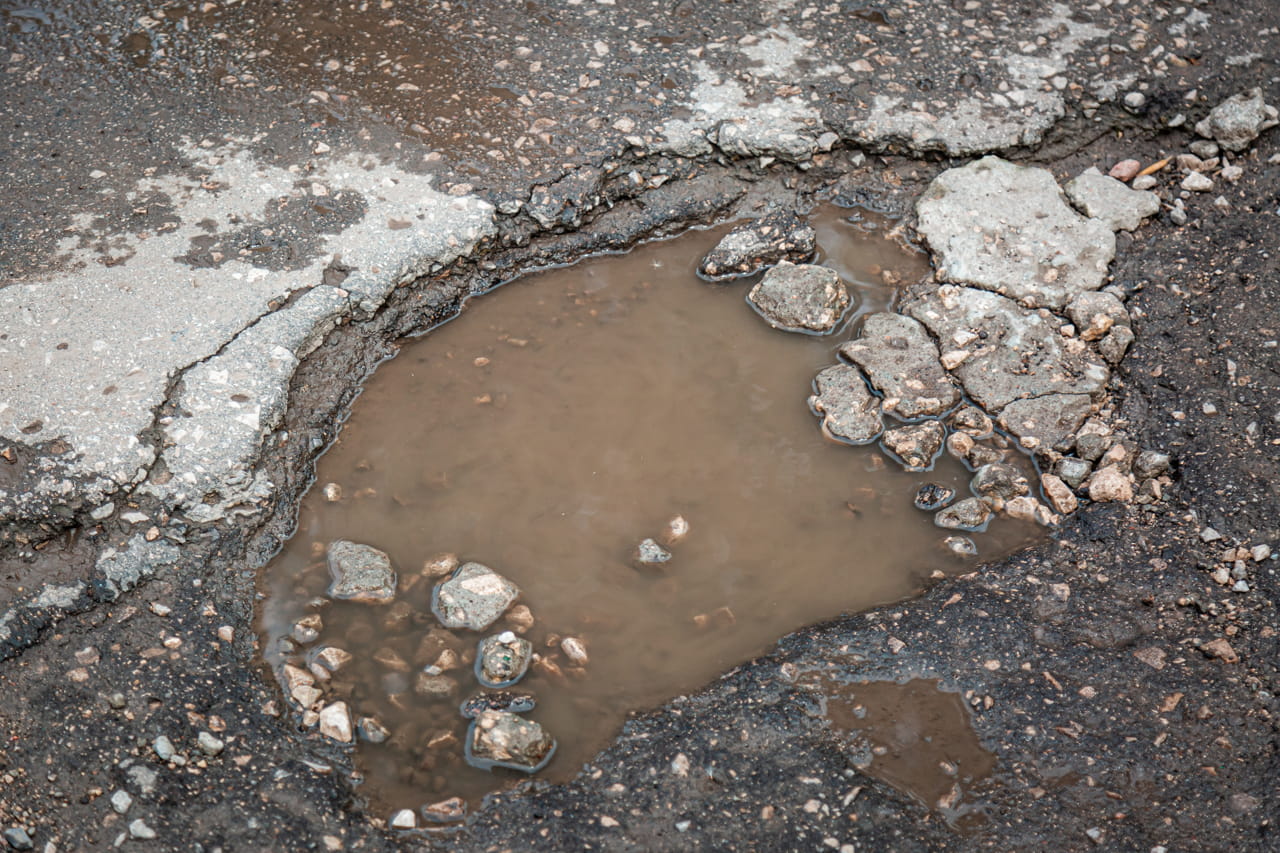 Главу администрации Алексина оштрафовали за ямы на дороге