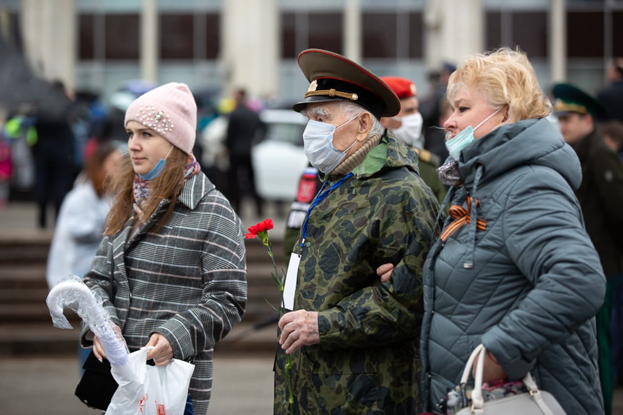 Ветеранам-пациентам областного госпиталя вручили подарки ко Дню Победы