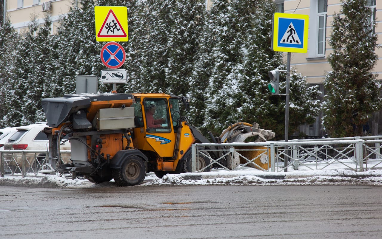 Стало известно, сколько техники будет обслуживать дороги Тульской области зимой