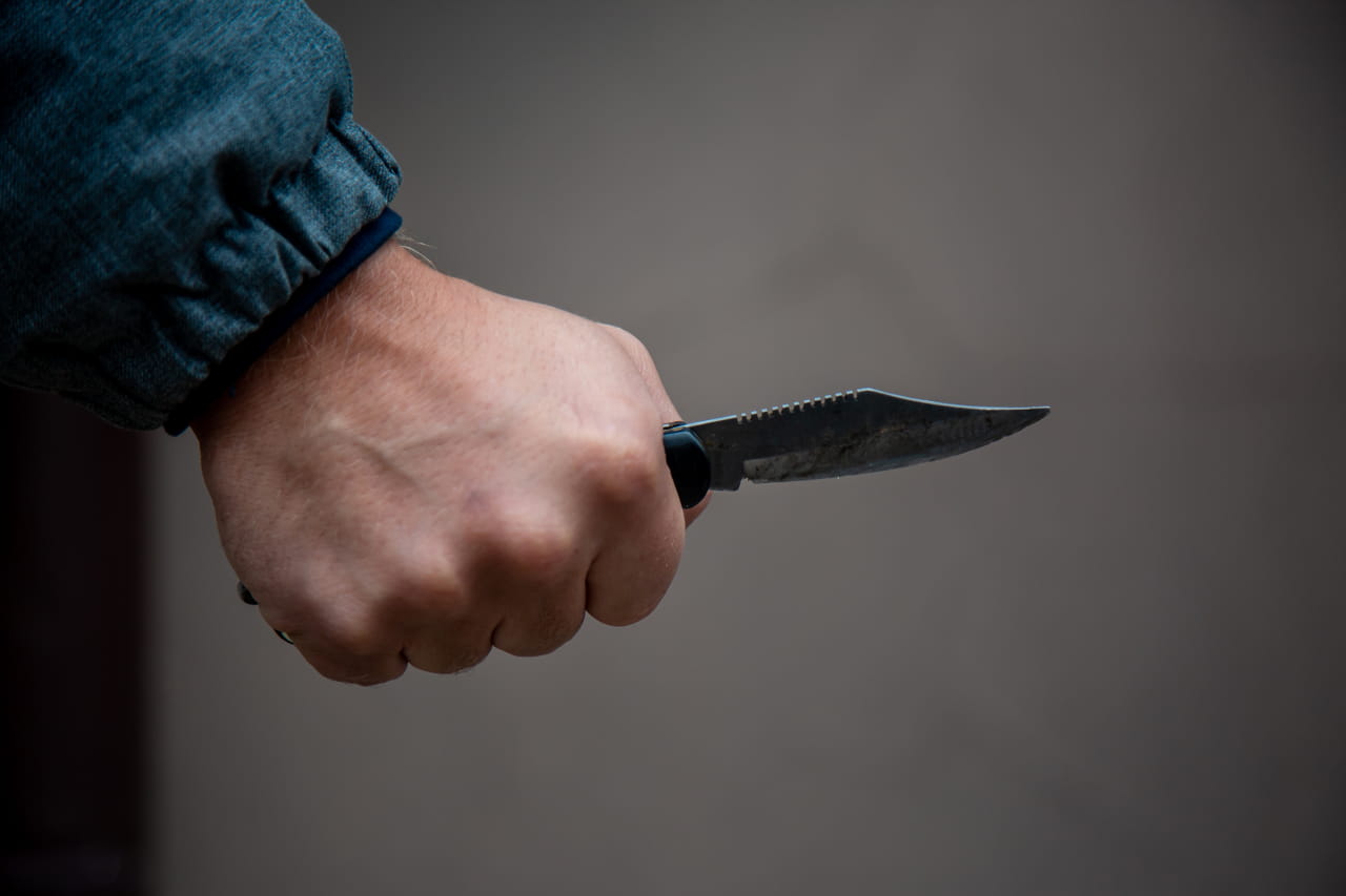 Житель Новомосковска заплатит большой штраф за попытку продать нож