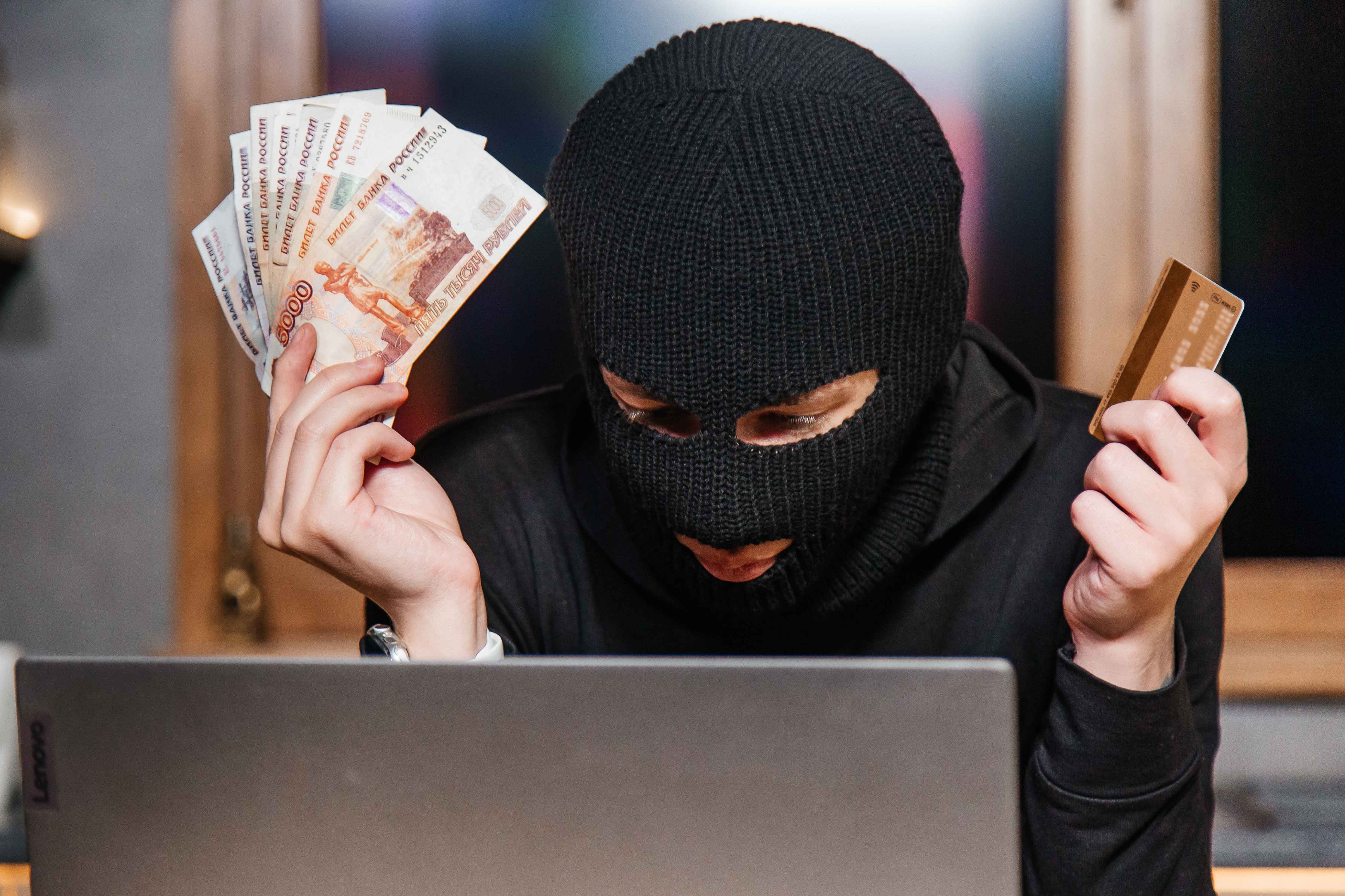 Мошенники обманули жителя Новомосковска на 47 тысяч рублей