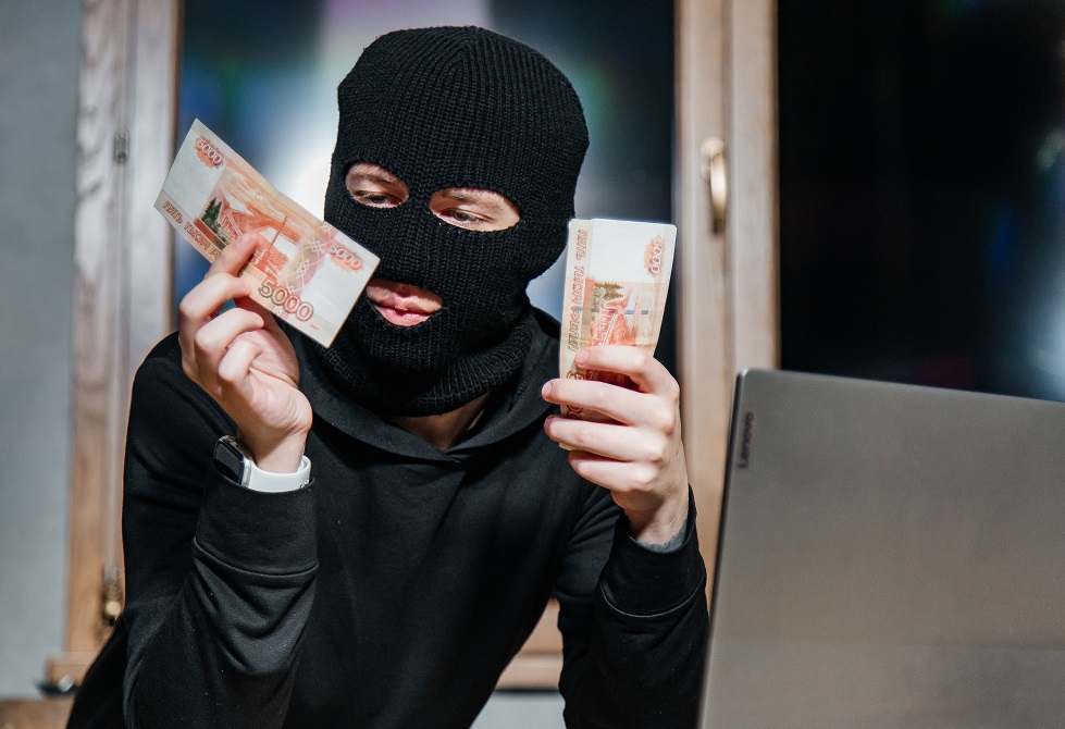 23-летний туляк перевел на счет мошенников 502 тысячи рублей