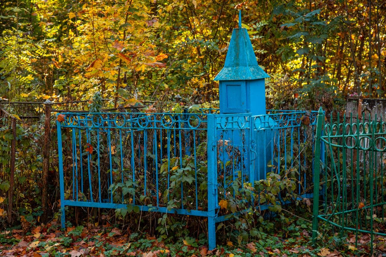 Необычные надгробия на кладбищах россии фото