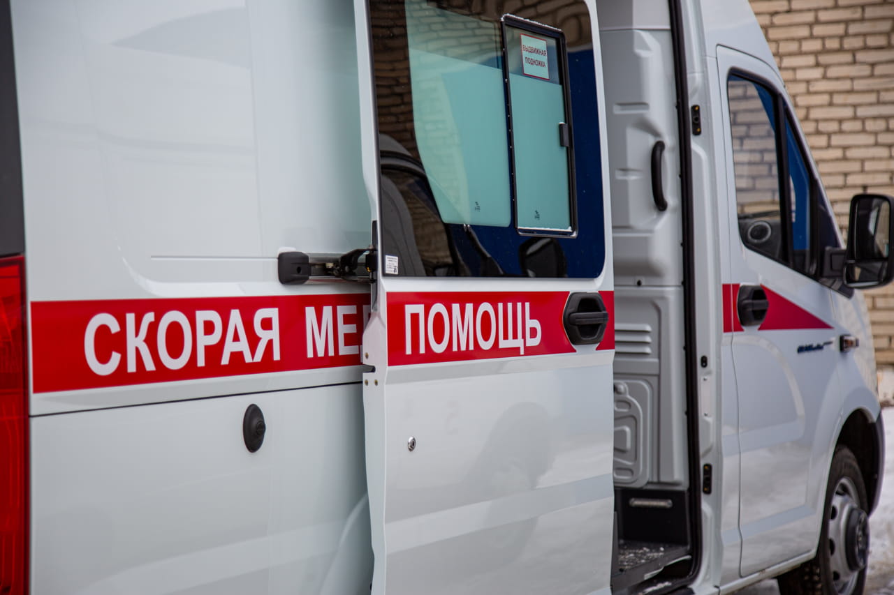 В Новомосковске из-за столкновения грузовика и мотоцикла погибла 17-летняя девушка