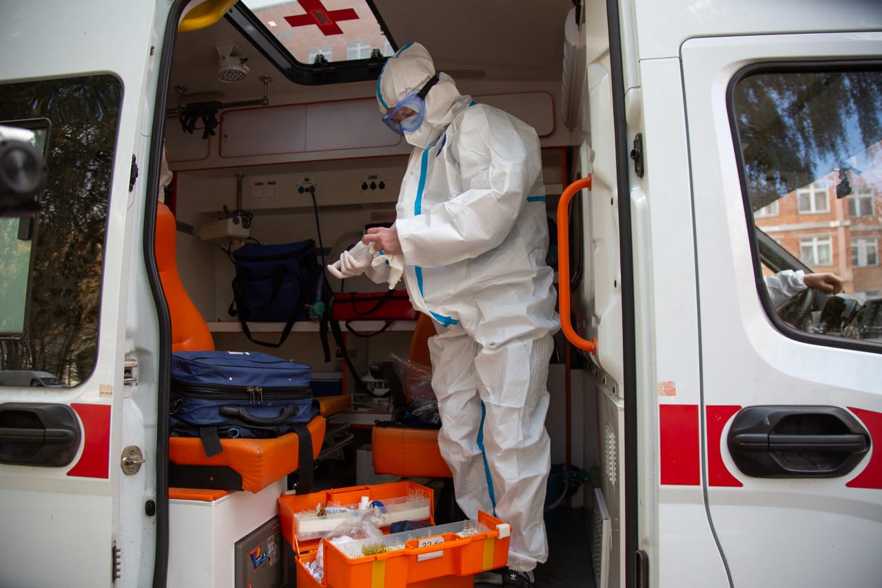 «Штамм-невидимка» может вызвать новую вспышку коронавируса в России