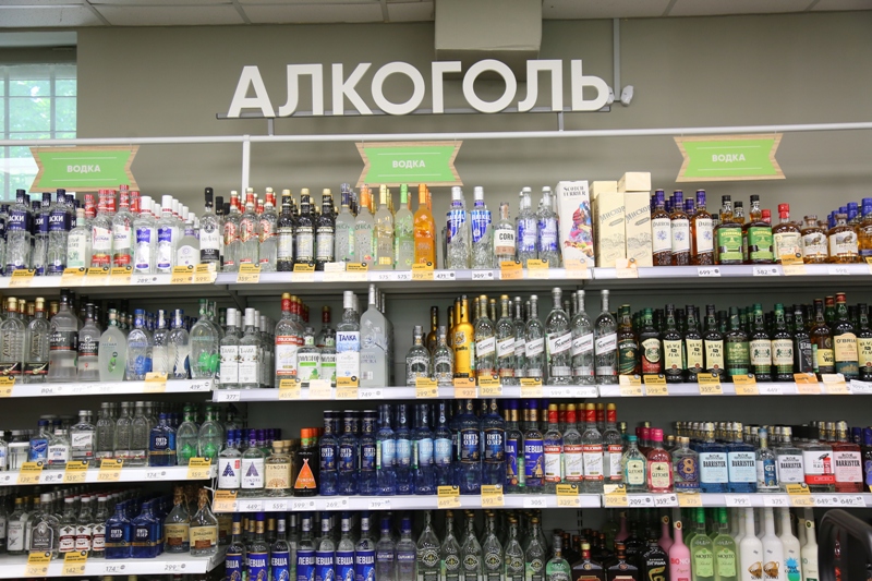 В Арсеньево мужчина разбил окно магазина и украл алкоголь