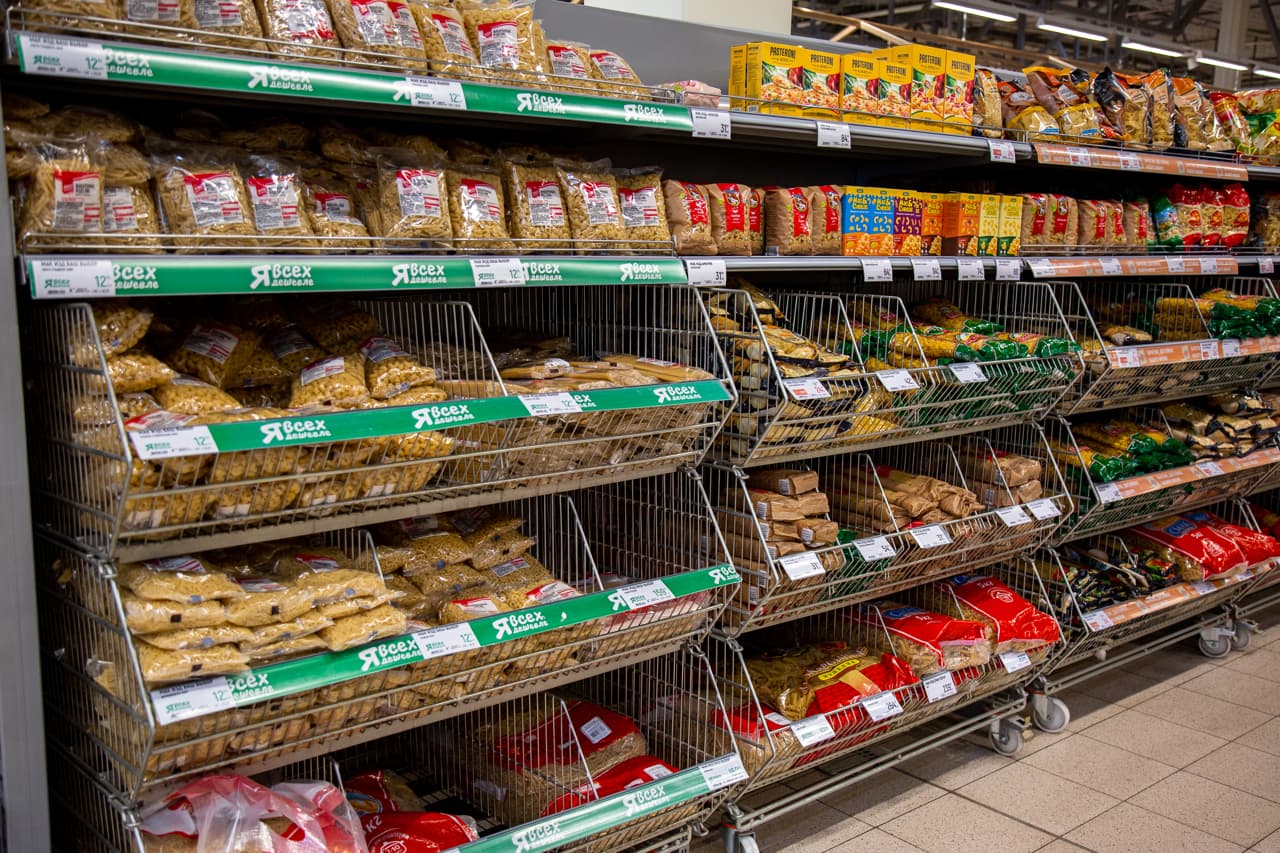 21-летний житель Новомосковска украл продукты питания из магазина в Донском