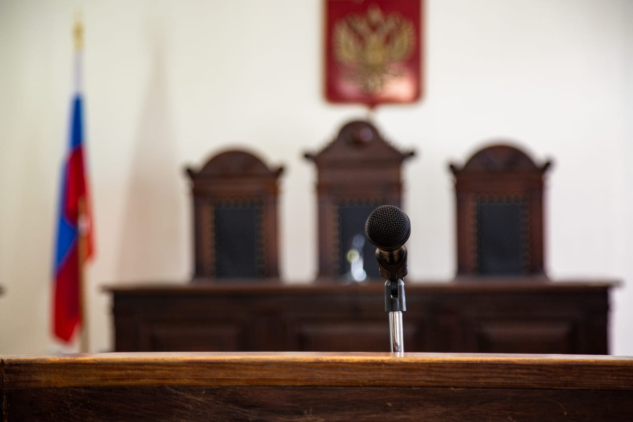 В Суворове мужчина украл телефон и банковскую карту на детской площадке