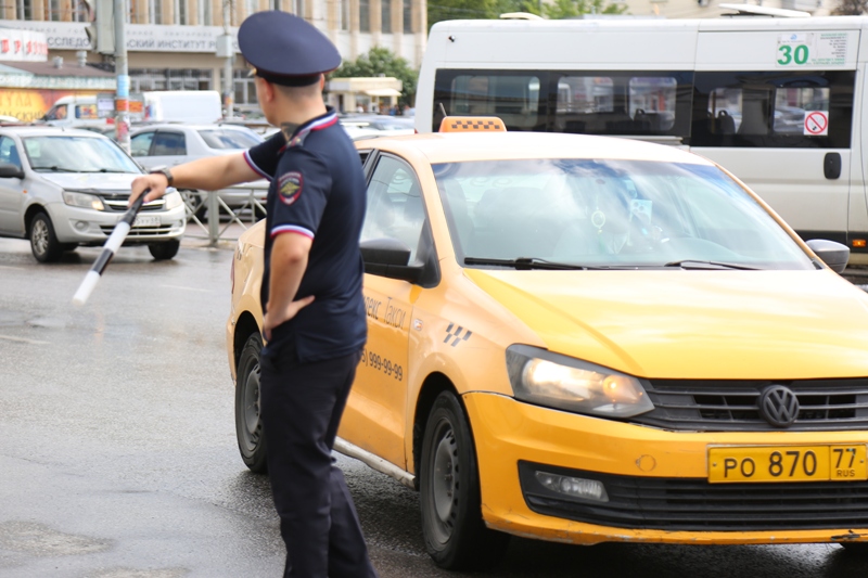 В Туле устроили облаву за таксистов-мигрантов