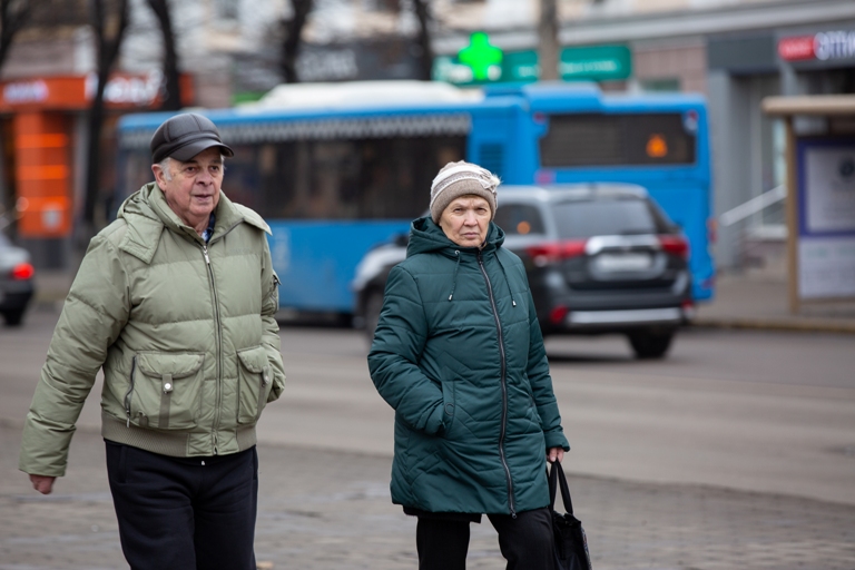 Работающие пенсионеры в Тульской области должны оформить перевод на дистанционную работу