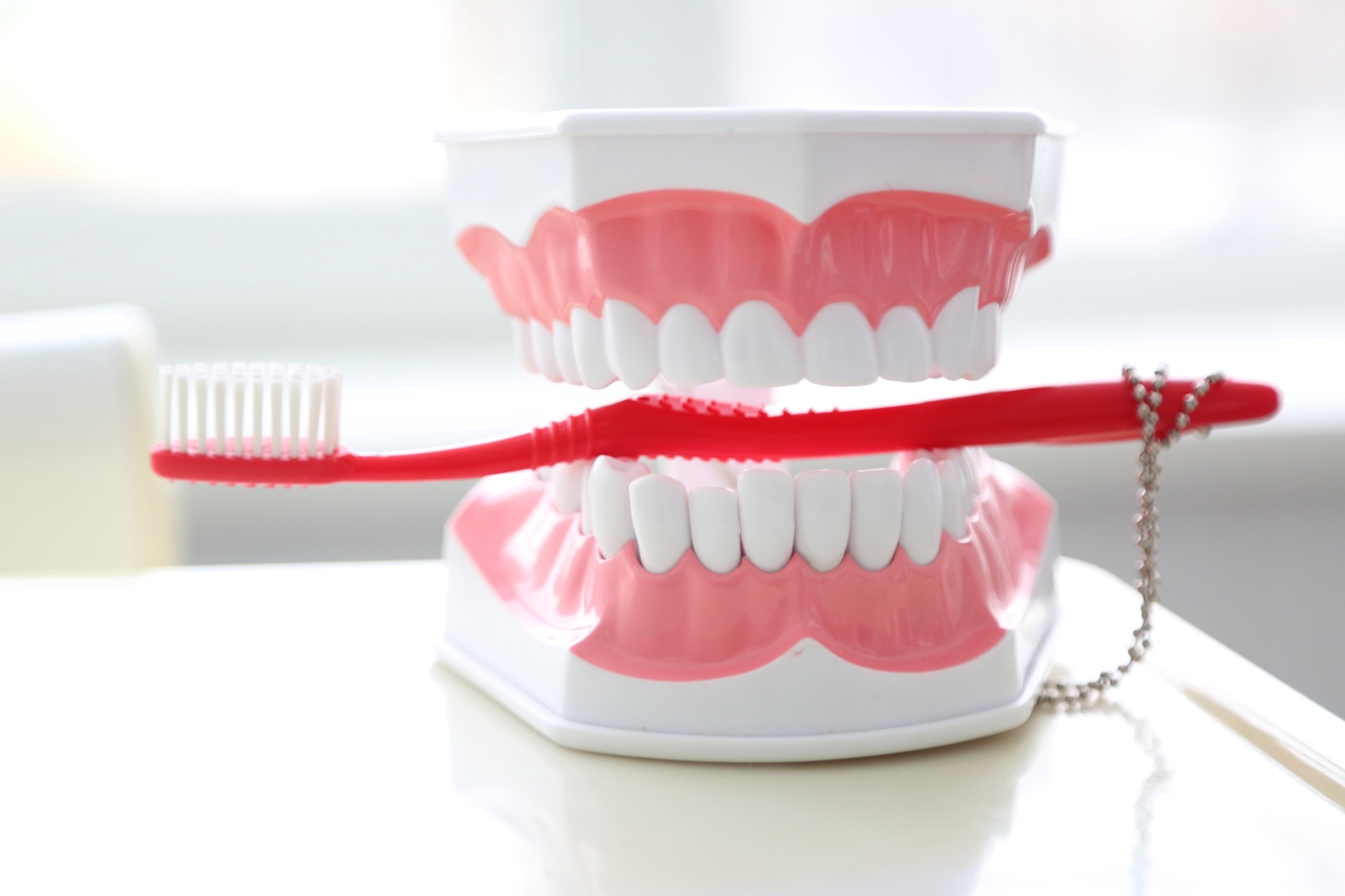 Врач-ортодонт объяснил, как неправильный прикус портит осанку