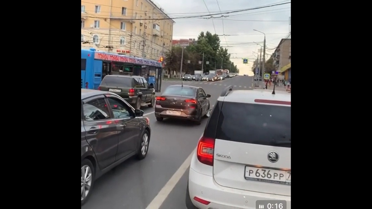 В Туле водитель городского автобуса показал мастер-класс по нарушению ПДД