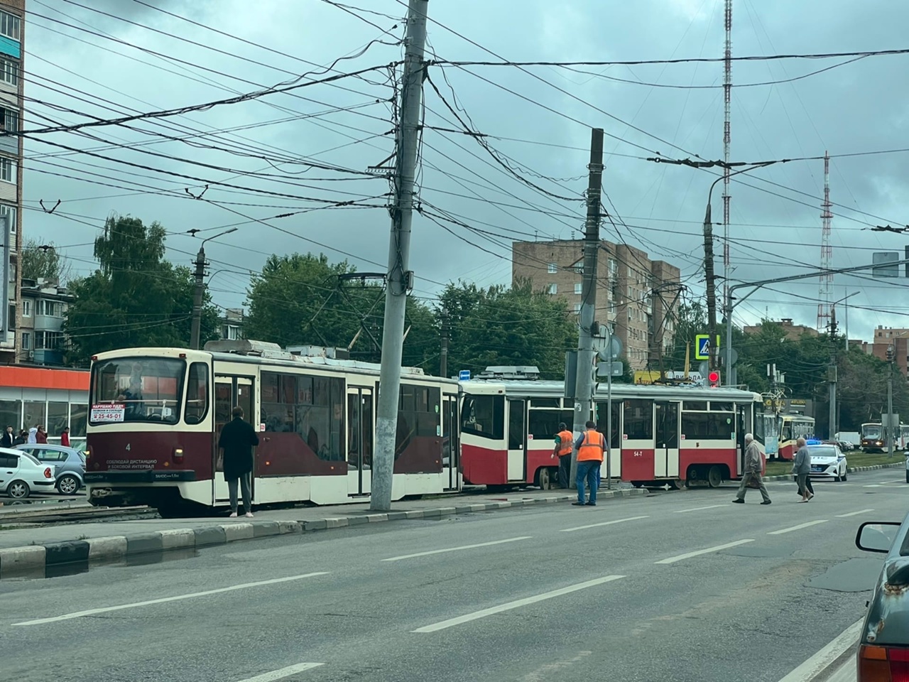 На проспекте Ленина в Туле трамвай сошел с рельсов