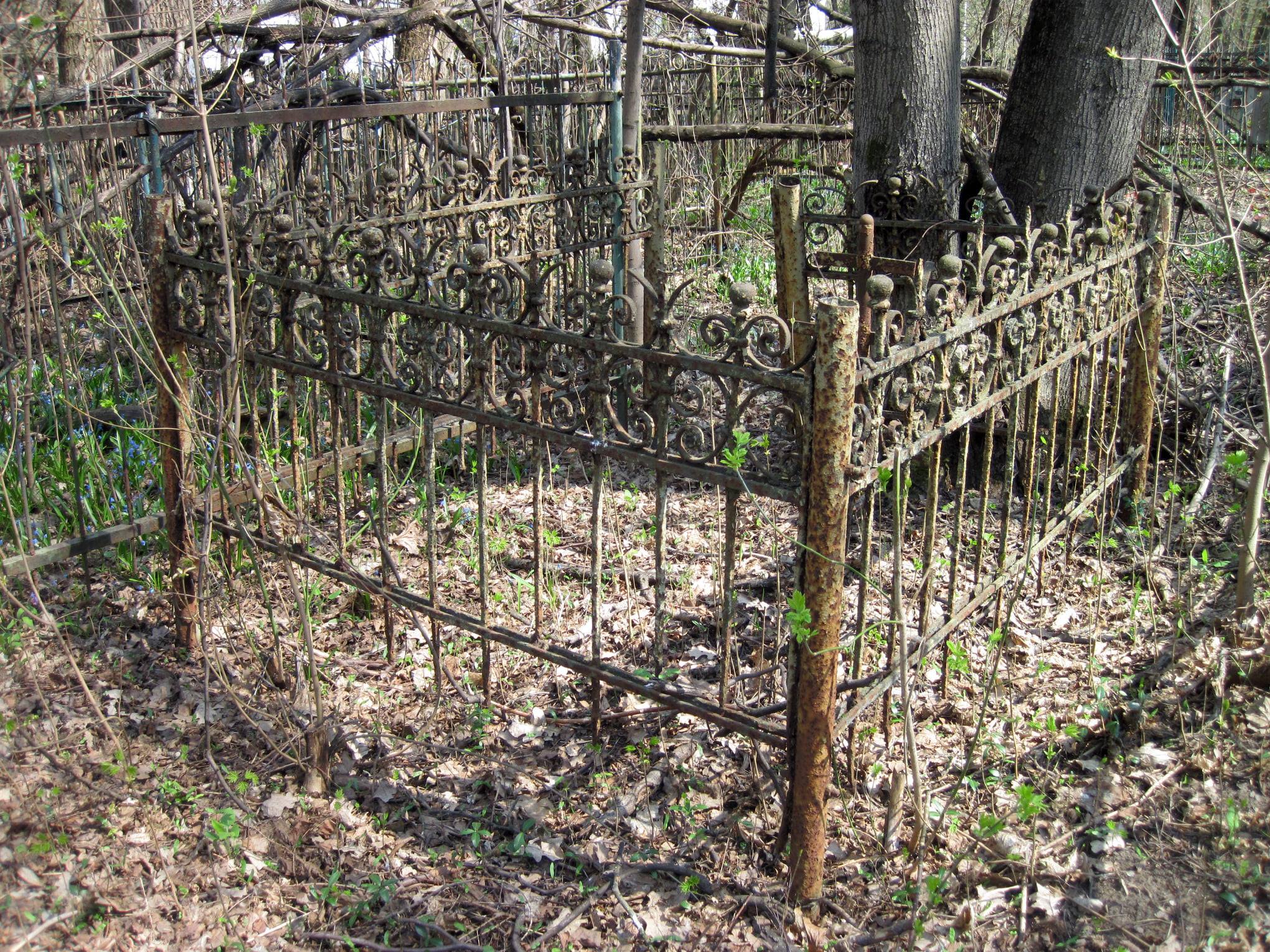 Со Спасского кладбища в Туле пропала старинная ограда 19 века