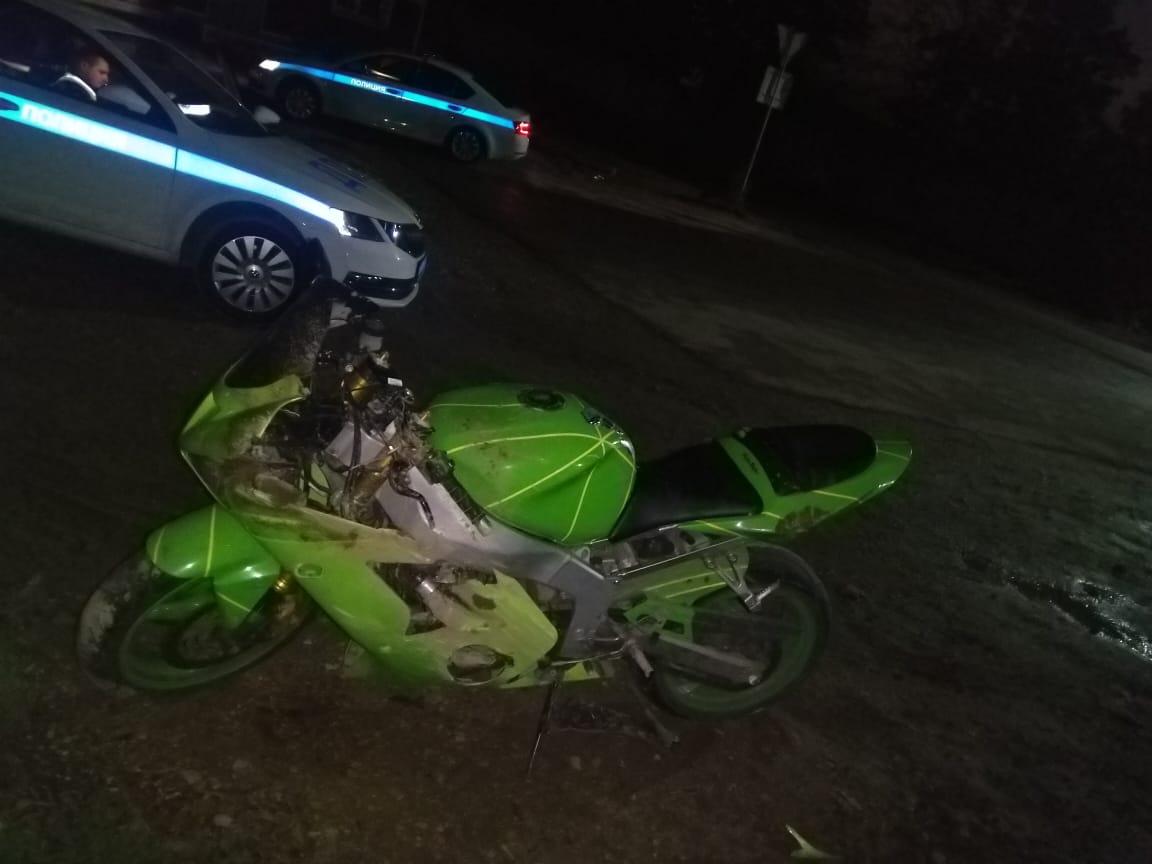 В Туле водитель без прав упал с мотоцикла