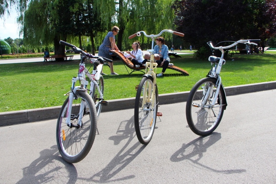 Белоусовский парк приглашает туляков покататься на велосипеде, самокате или роликах