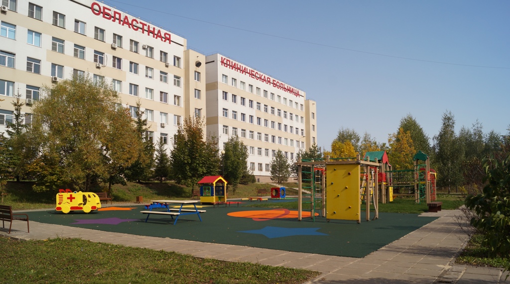В Туле на территории областной детской больницы появились игровая и спортивная площадка