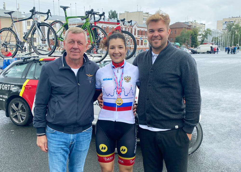 Алексей Дюмин поздравил тульскую велогонщицу Диану Климову со званием Чемпионки России