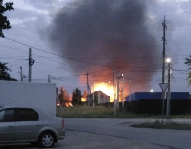 В посёлке Плеханово в Туле загорелись 2 дома