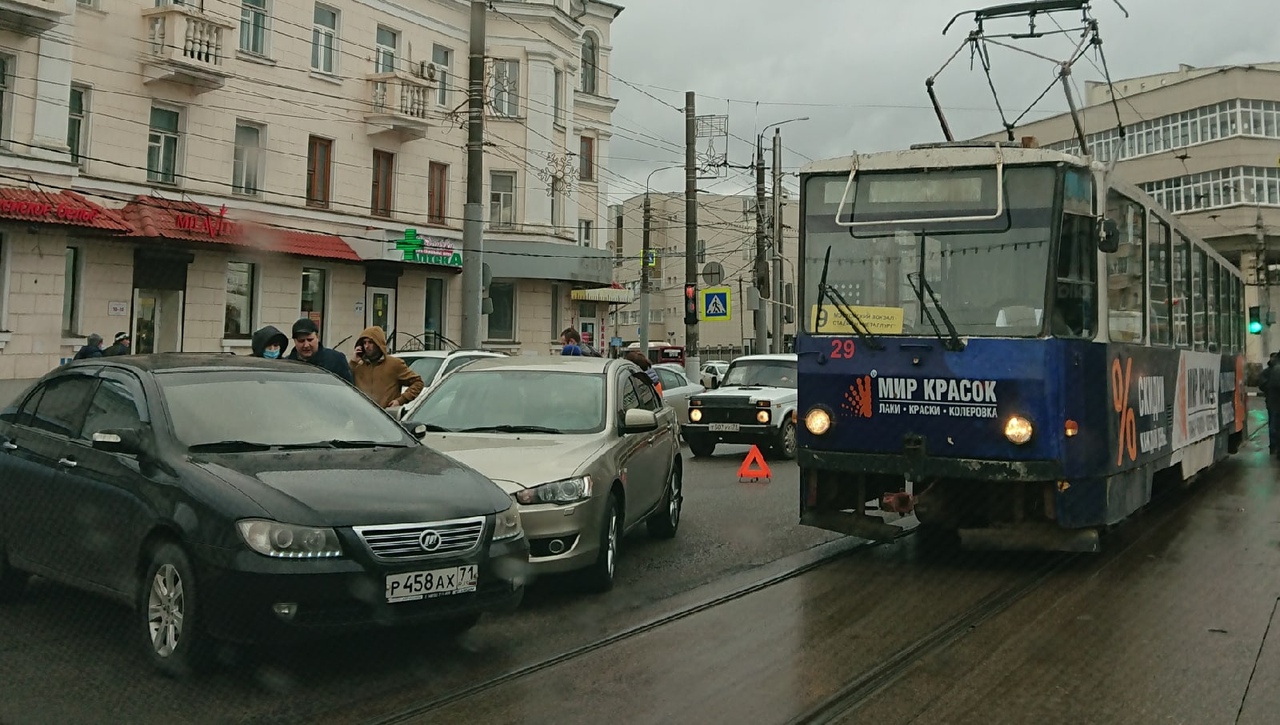 Из-за ДТП на улице Советской в Туле "встали" трамваи