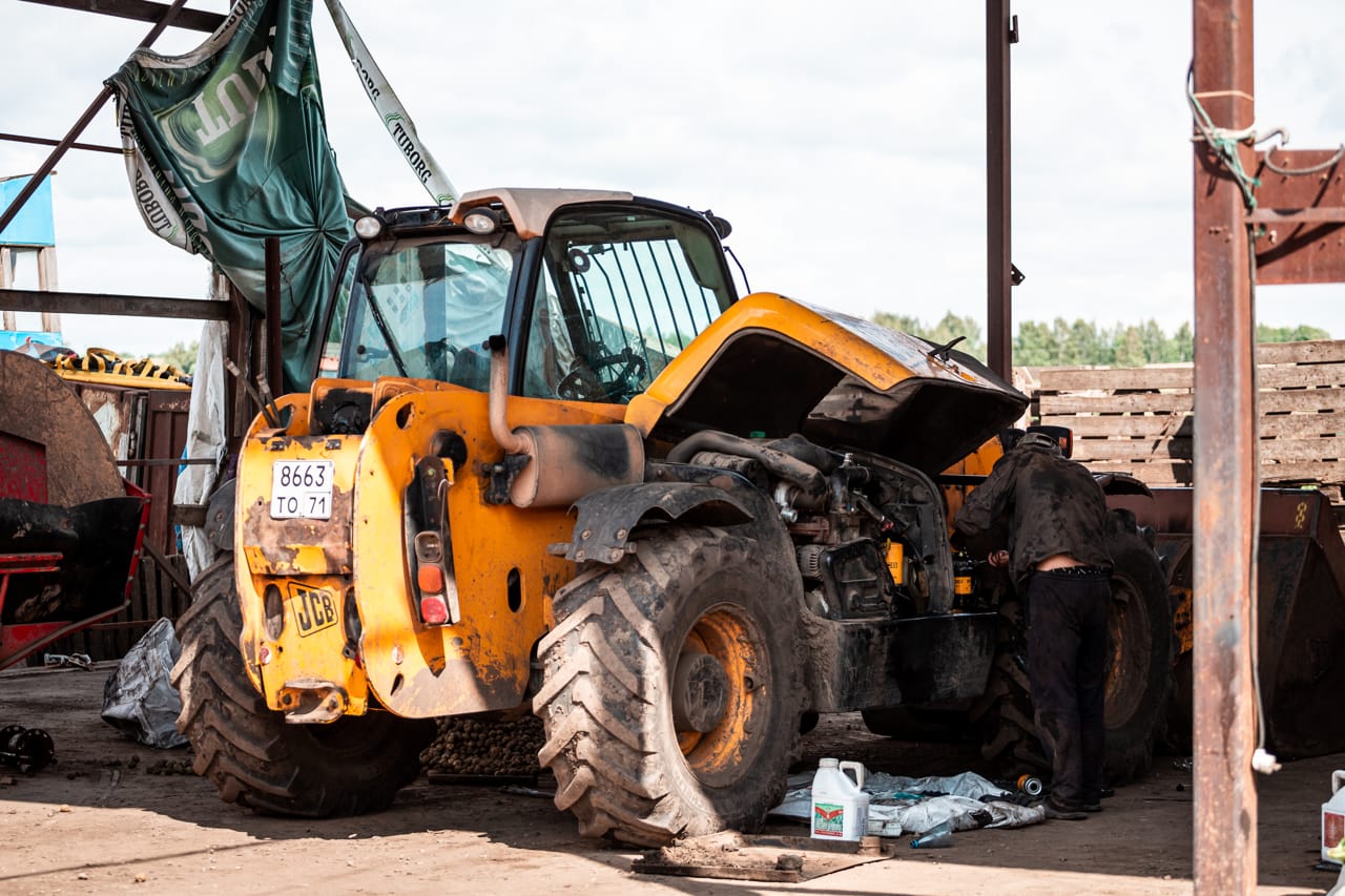 Туляк потребовал с продавца более 5 млн рублей за трактор без документов