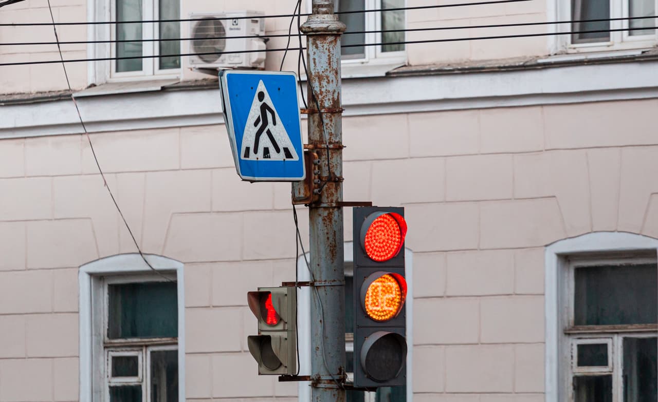 На выходных в Туле временно отключат светофоры на двух перекрестках