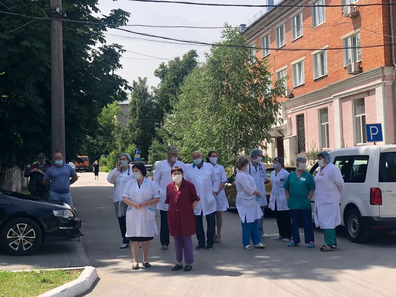 На территории тульской больницы появилась надпись «Спасибо» из цветов