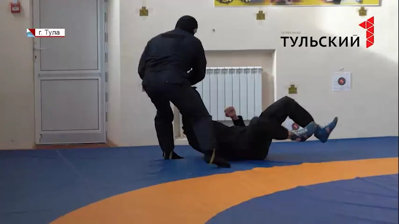 Тульские бойцы СОБРа задержали вооруженных пассажиров иномарки