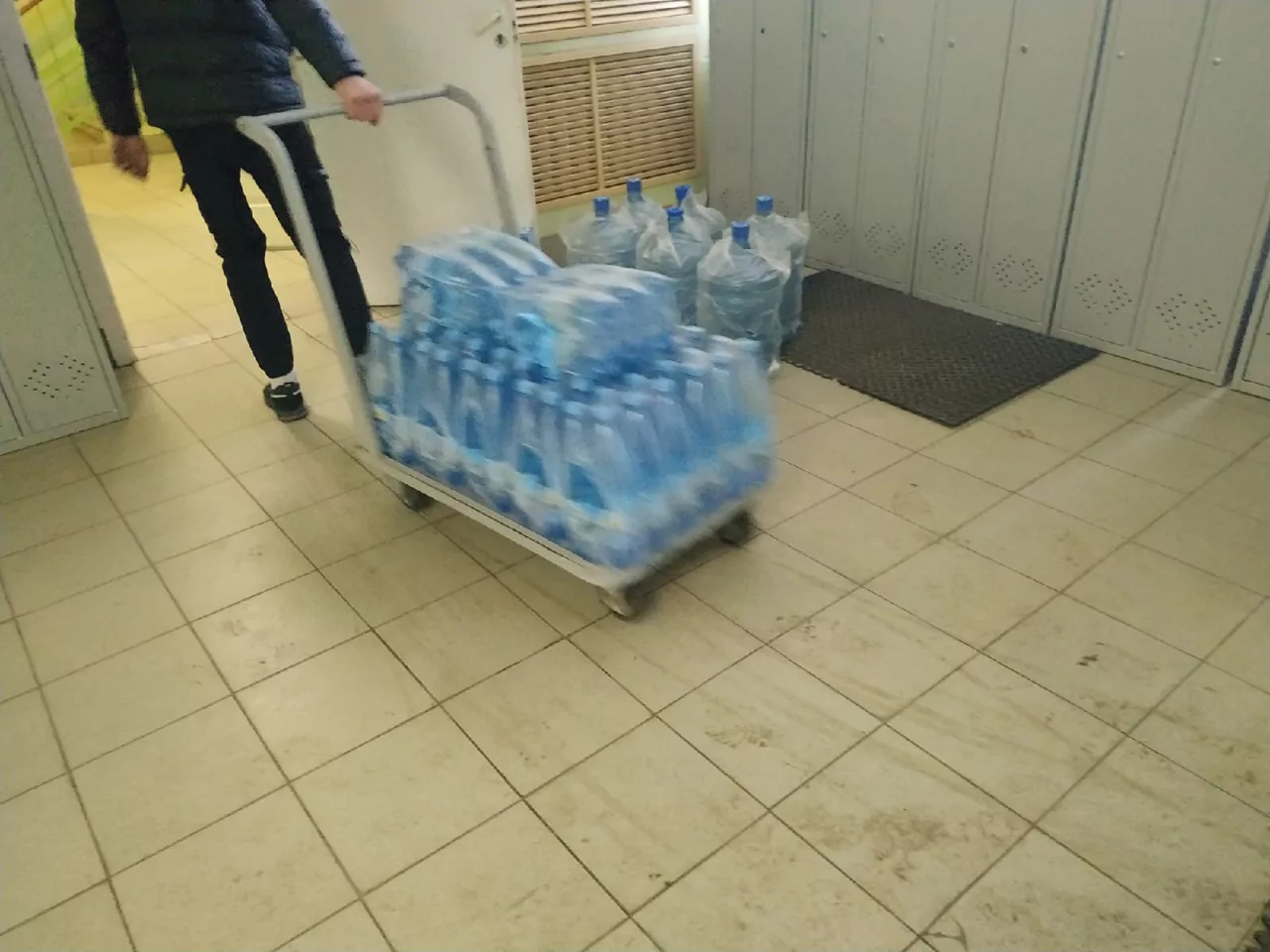 В инфекционный госпиталь в тульском Мясново привезли 600 литров питьевой воды
