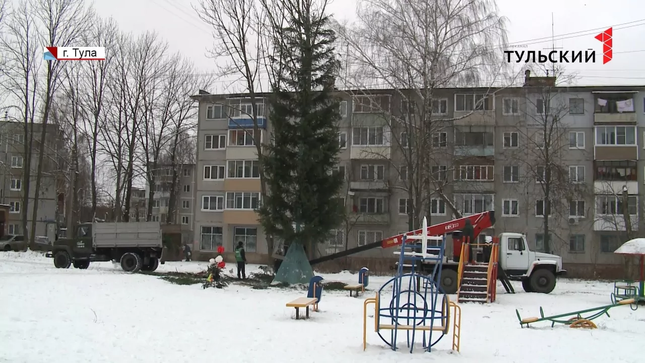 Праздник за окном: как туляки украшают свои дворы к Новому году
