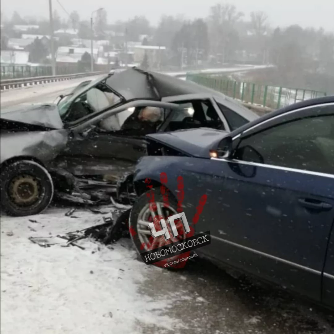 В страшном ДТП под Новомосковском погиб водитель иномарки