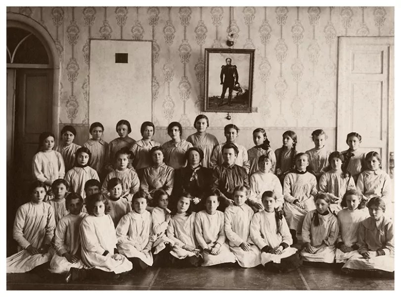 Маленькие модники: тулякам покажут, как одевались дети 100 лет назад
