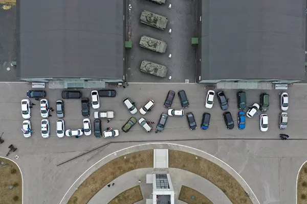 В Туле автомобили выстроились в огромную надпись "Поехали"