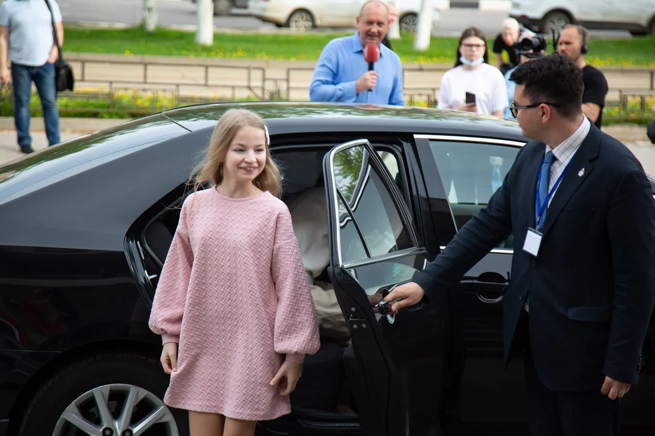 Звезды прошли по красной ковровой дорожке фестиваля военного кино в Туле: фоторепортаж