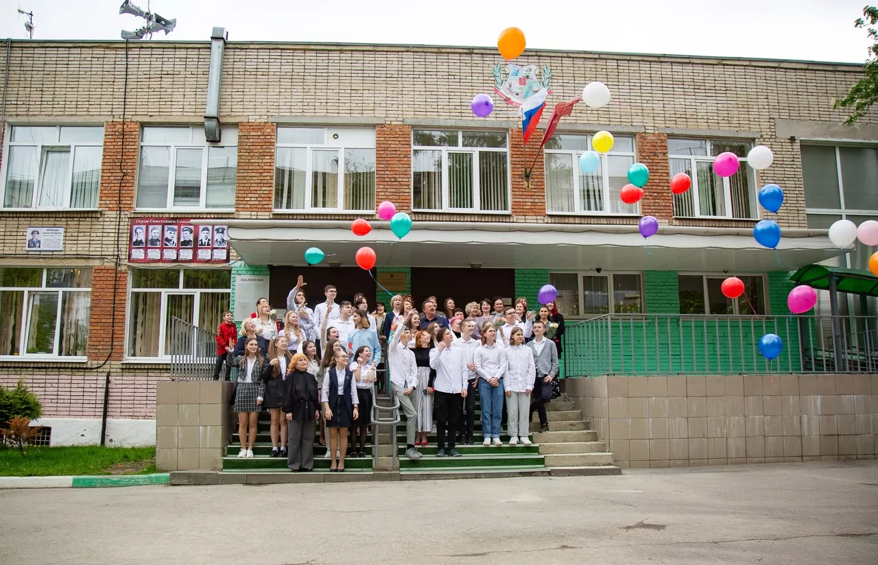 Для тульских девятиклассников прозвучал Последний звонок: фоторепортаж