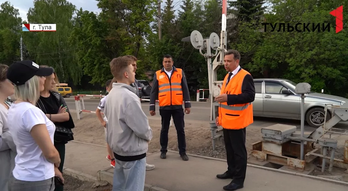 В Туле для учеников автошкол провели открытый урок на железнодорожном переезде