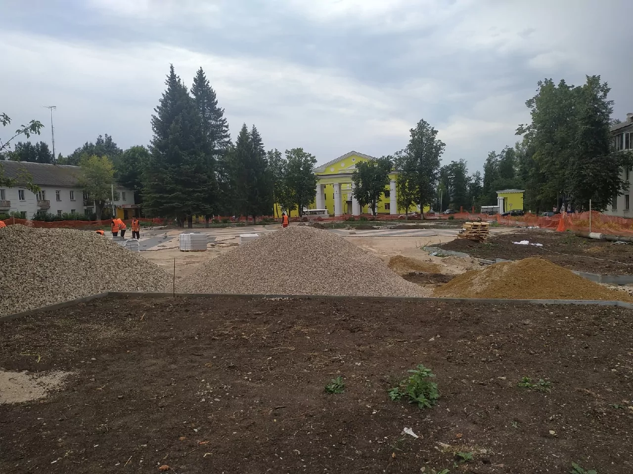 Жители Ясногорска осенью будут отдыхать в новом сквере