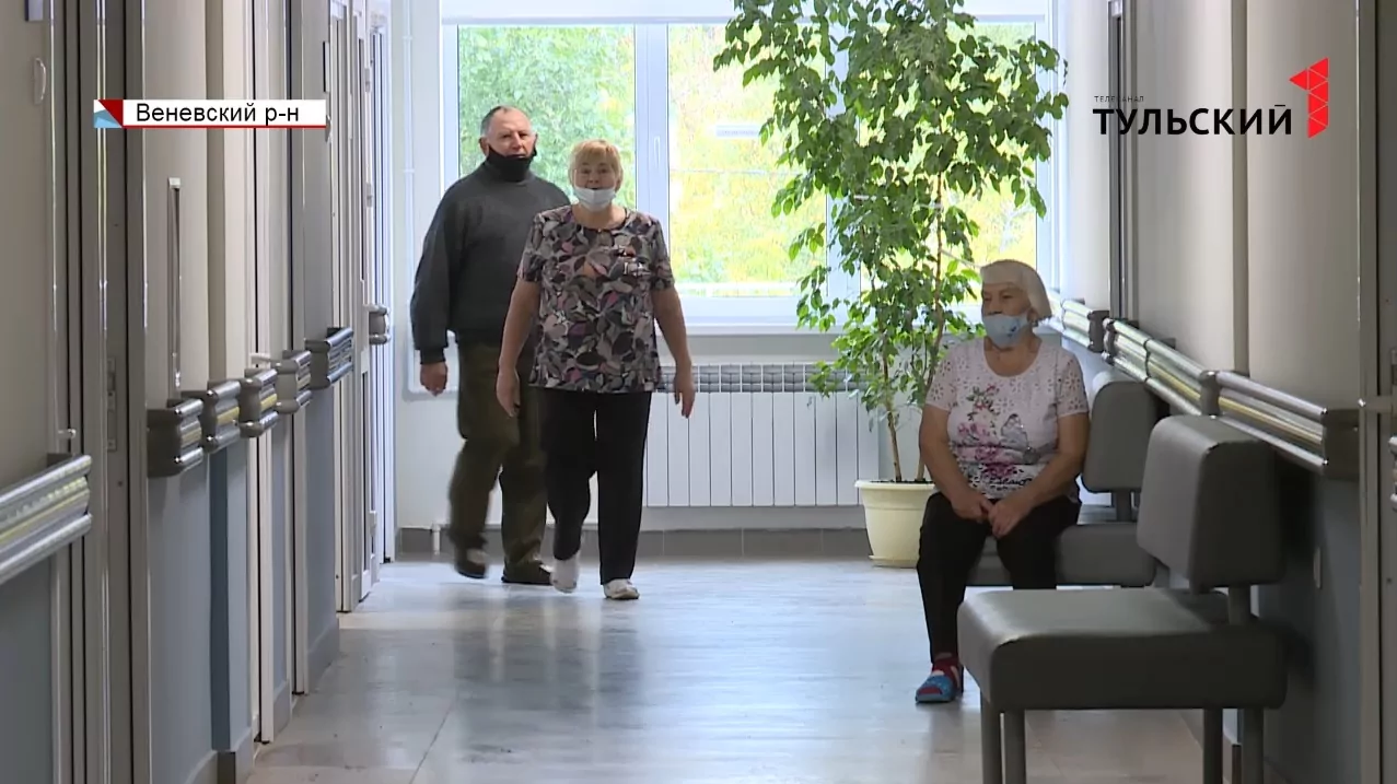 Пациентам Тульского госпиталя ветеранов подарили инвентарь для скандинавской ходьбы