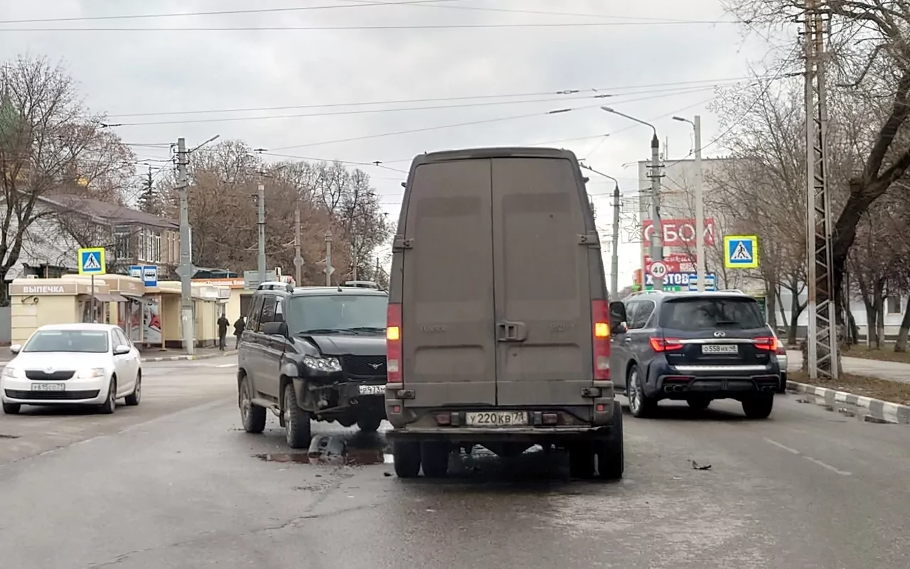 В Туле на улице Оборонной произошло массовое ДТП