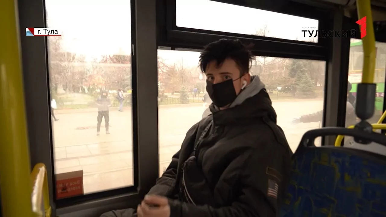 Полицейские продолжают ловить в транспорте нарушителей масочного режима