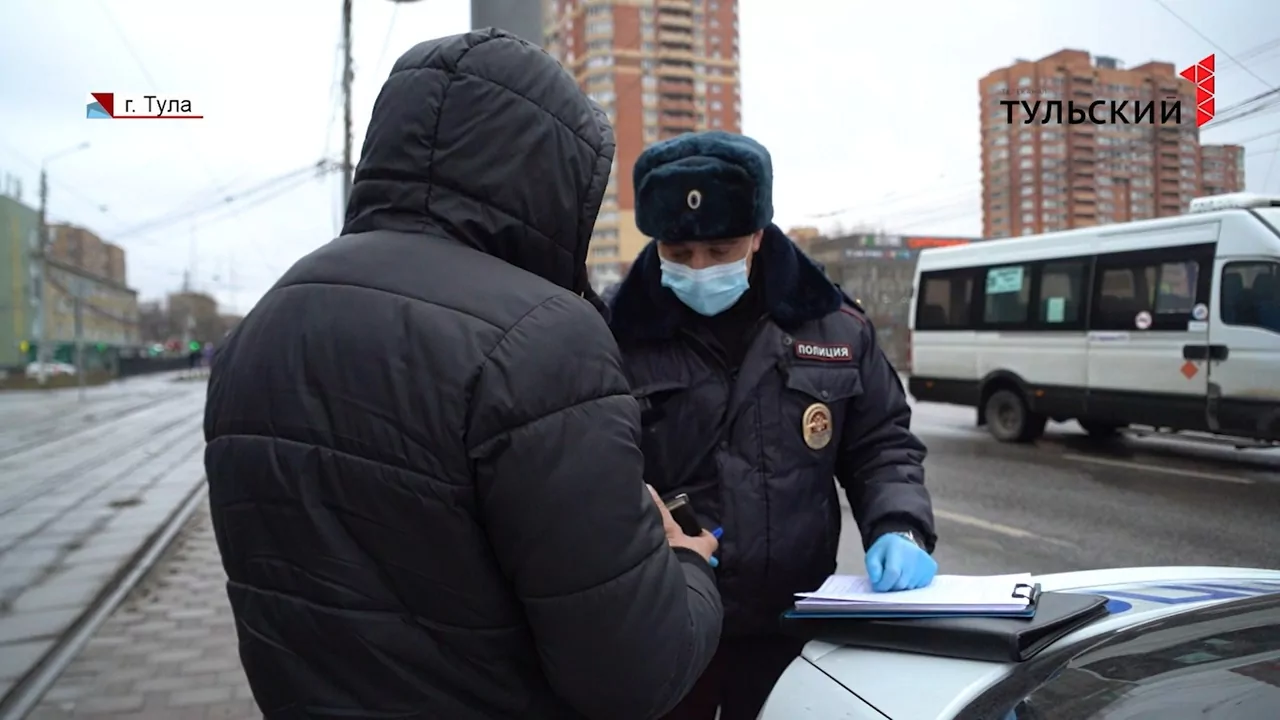 Полицейские продолжают ловить в транспорте нарушителей масочного режима