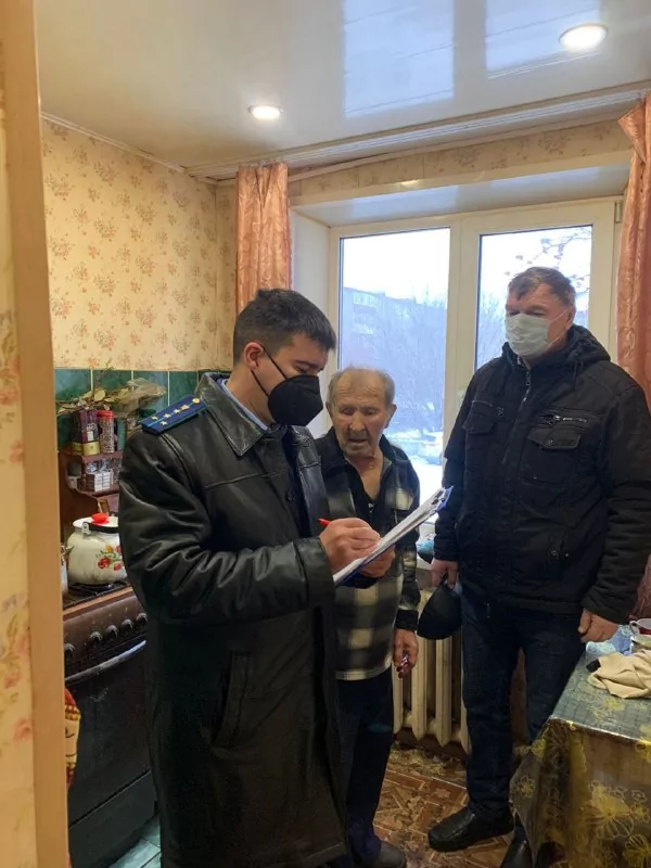 В Белеве после вмешательства прокуратуры починили протекающую крышу в квартире ветерана