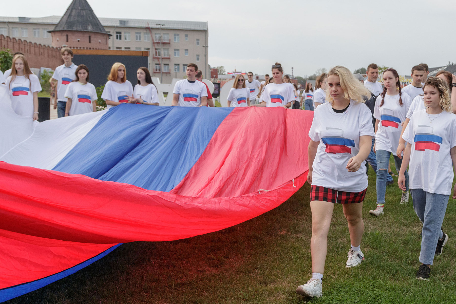 Цвета российского флага 2024. День флага. Флешмоб ко Дню государственного флага.